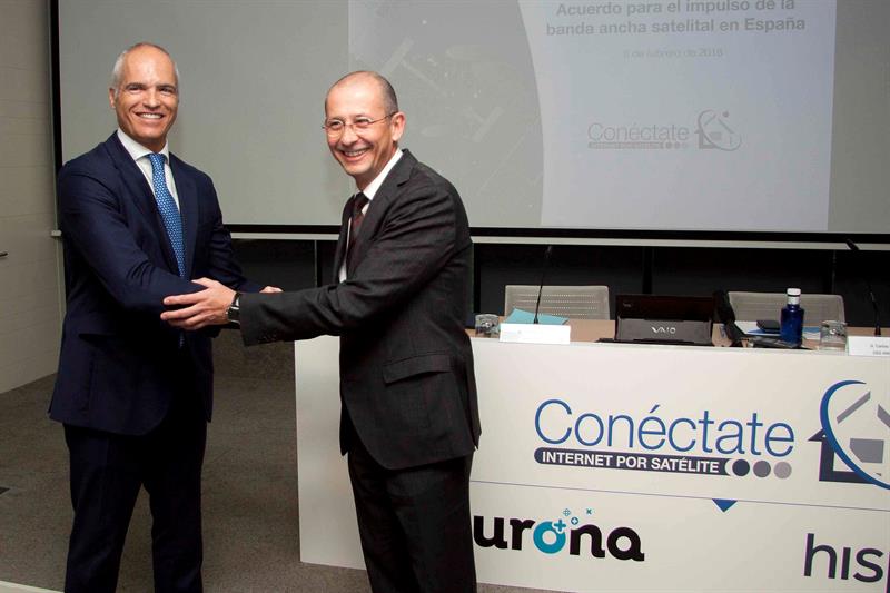Hispasat y Eurona pactan llevar la banda ancha por satélite a 2.500 pueblos para reducir la brecha digital Hispasat y Eurona pactan llevar la banda ancha por satélite a 2.500 pueblos para reducir la brecha digital