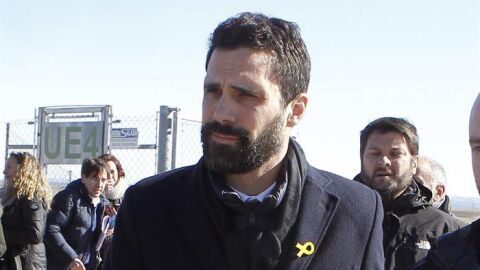 Roger Torrent saliendo de la c&aacute;rcel de Estremera