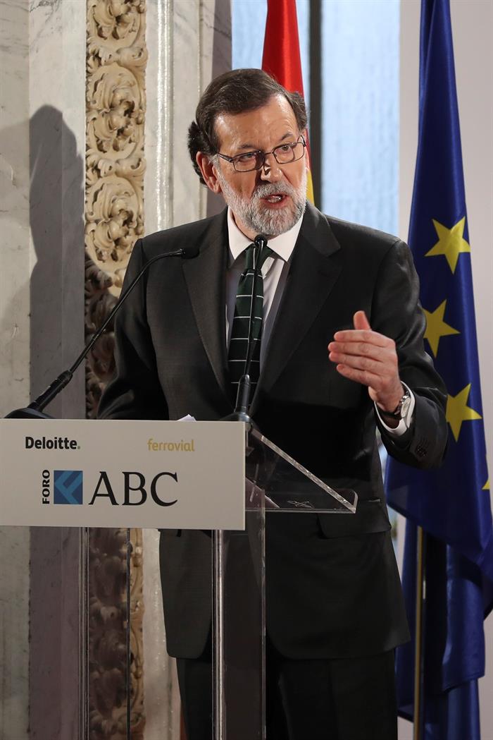 Rajoy destaca que la obra de Forges es "historia de la democracia española" Rajoy destaca que la obra de Forges es "historia de la democracia española"