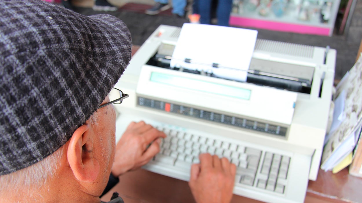 Los escribidores, una profesión centenaria en México que se niega a desaparecer en el olvido Los escribidores, una profesión centenaria en México que se niega a desaparecer en el olvido