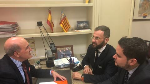 Los concejales David Caballero y Juan Antonio Sempere con Luis Crisol, senador de Cs