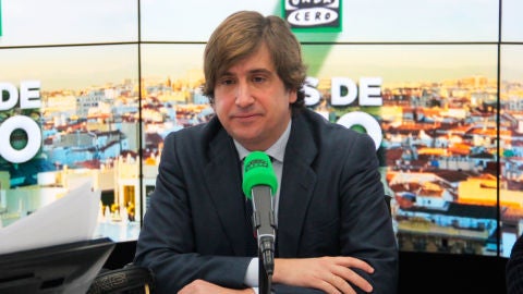 Jos&eacute; Ram&oacute;n Iturriaga en los estudios de Onda Cero