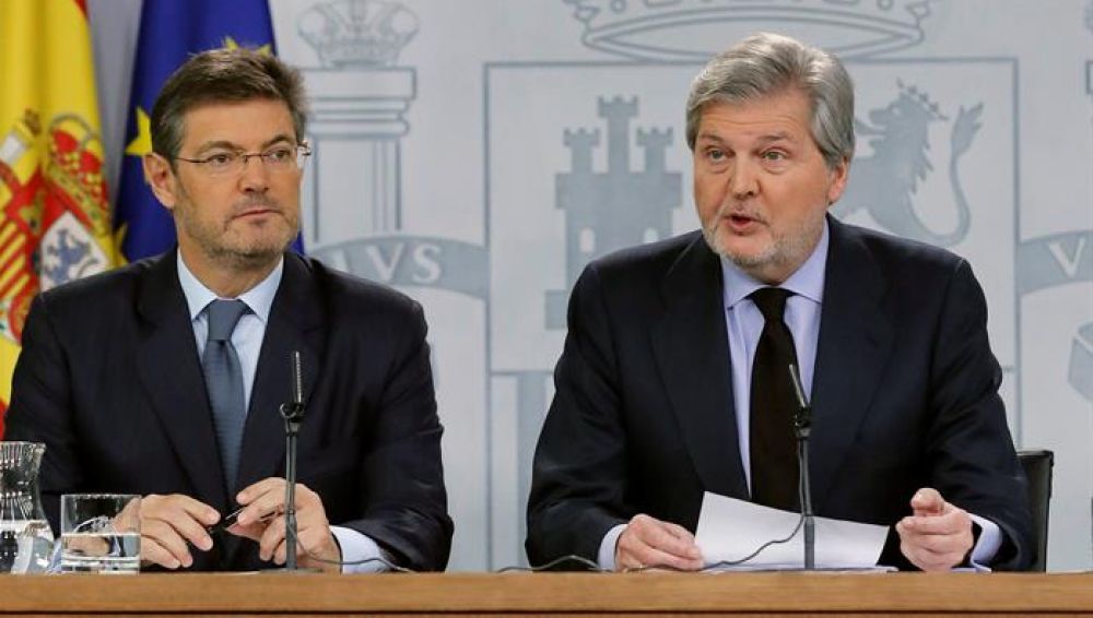 El ministro Rafael Catalá y el ministro portavoz Íñigo Méndez de Vigo