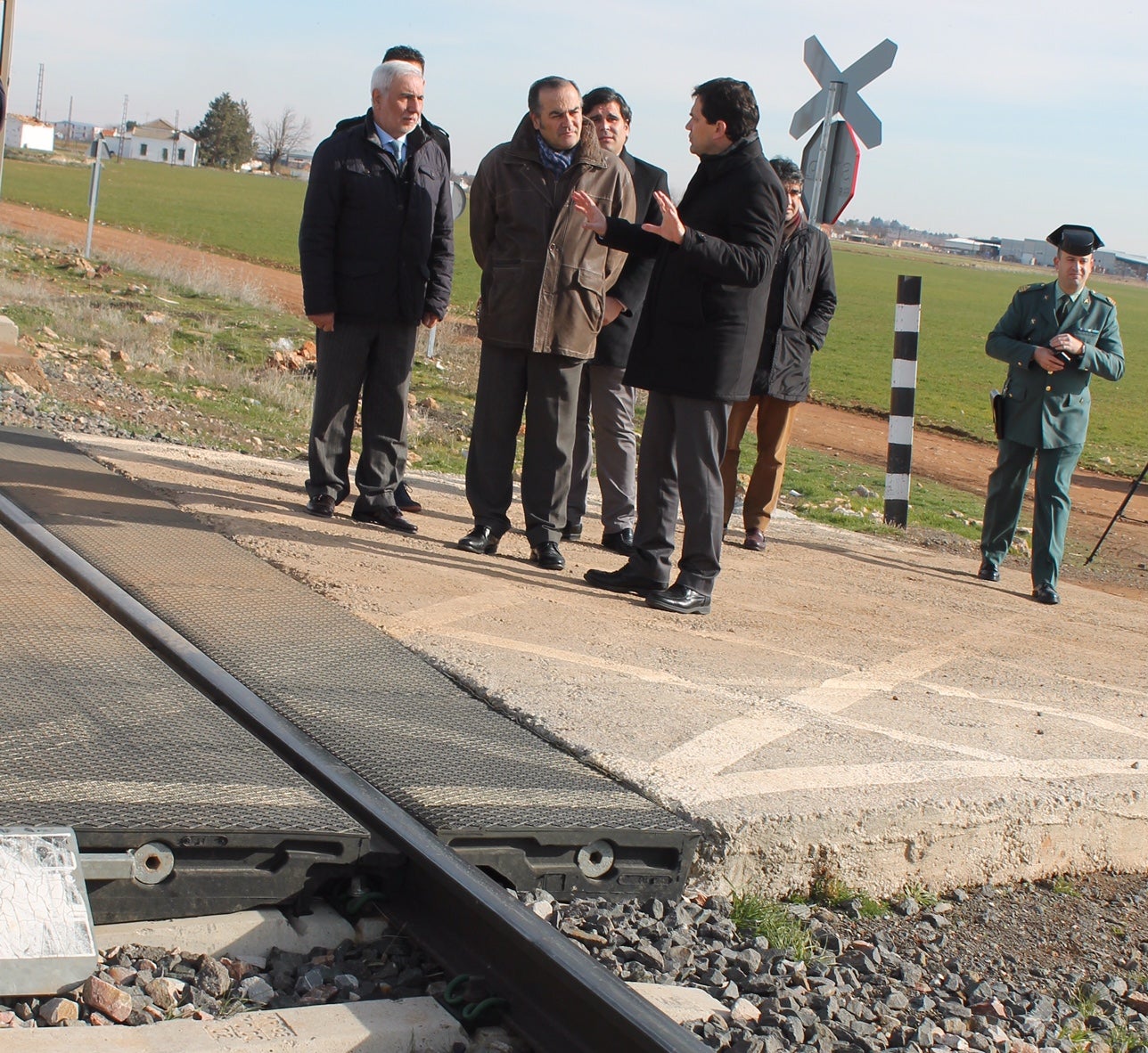 Compromiso del Gobierno de España para la instalación de barreras en el paso a nivel de Bolaños Compromiso del Gobierno de España para la instalación de barreras en el paso a nivel de Bolaños