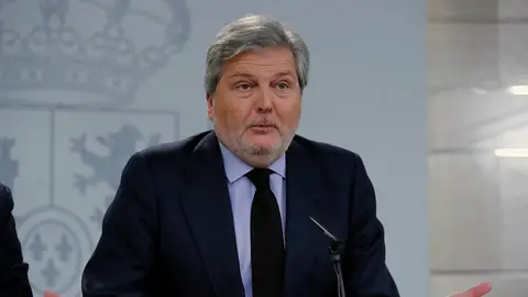 Íñigo Méndez de Vigo en rueda de prensa Íñigo Méndez de Vigo en rueda de prensa