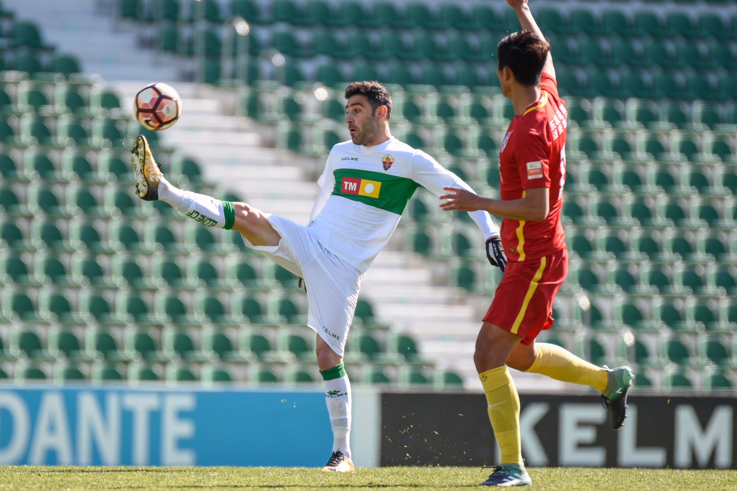 "¿20 goles? Mi único reto en el Elche es regresar a Segunda División" "¿20 goles? Mi único reto en el Elche es regresar a Segunda División"