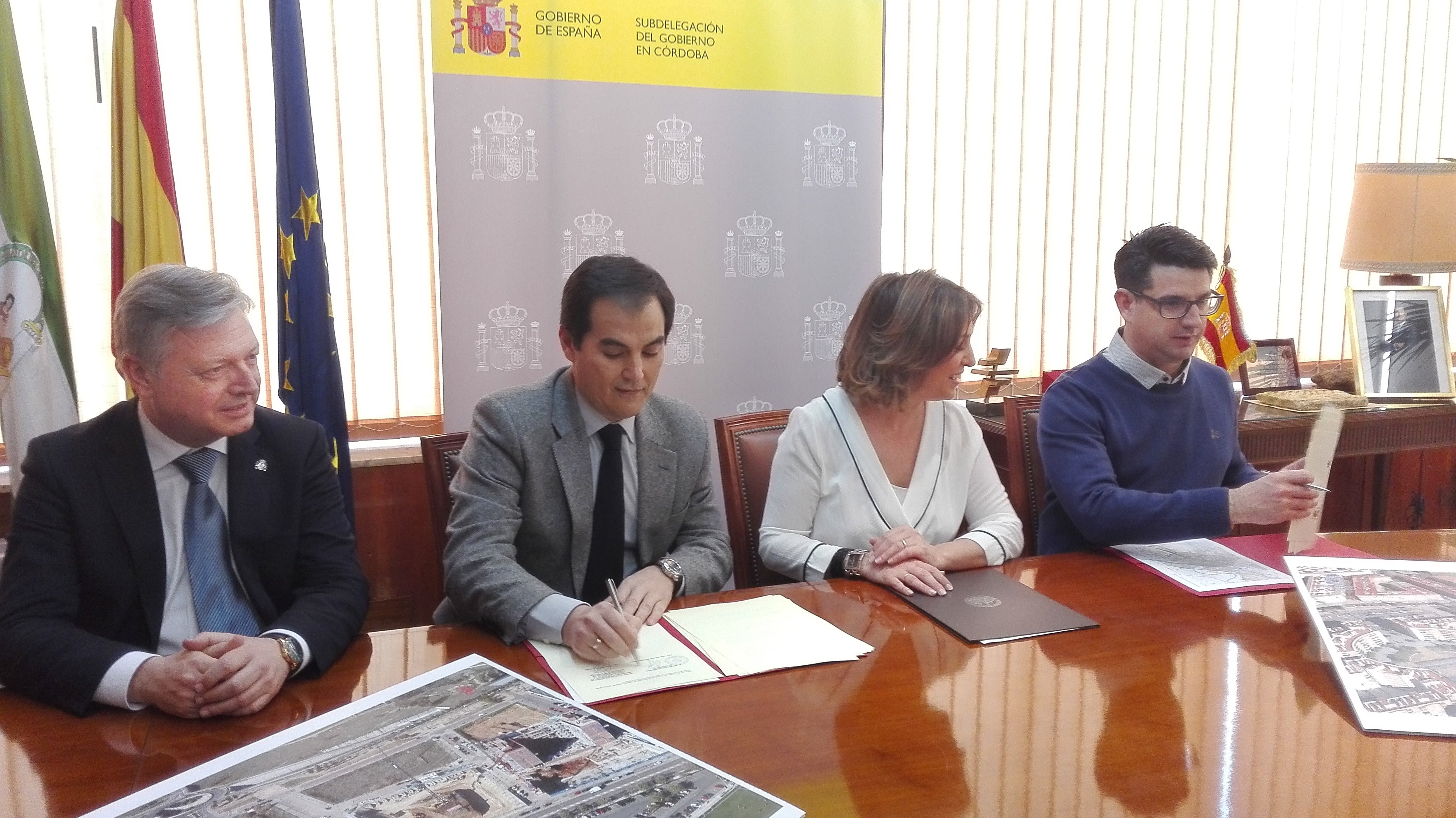 Firmado el acuerdo para la cesión de terrenos donde se construirán las dos nuevas comisarías de Córdoba. Firmado el acuerdo para la cesión de terrenos donde se construirán las dos nuevas comisarías de Córdoba.
