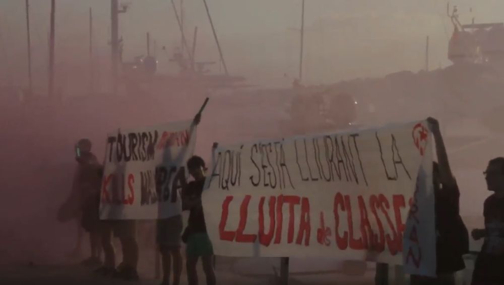 Protesta de Arran en el Moll Vell de Palma durante el verano de 2017