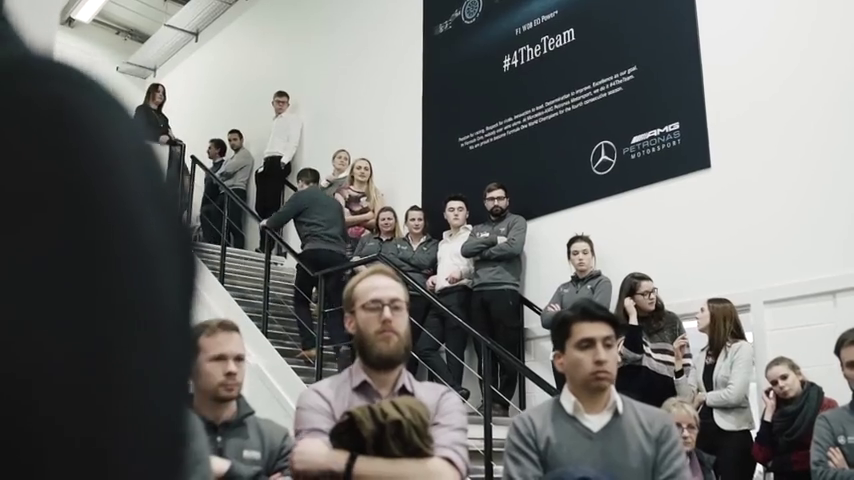 Saltan las alarmas en Mercedes: el escape del nuevo motor se rompe Saltan las alarmas en Mercedes: el escape del nuevo motor se rompe