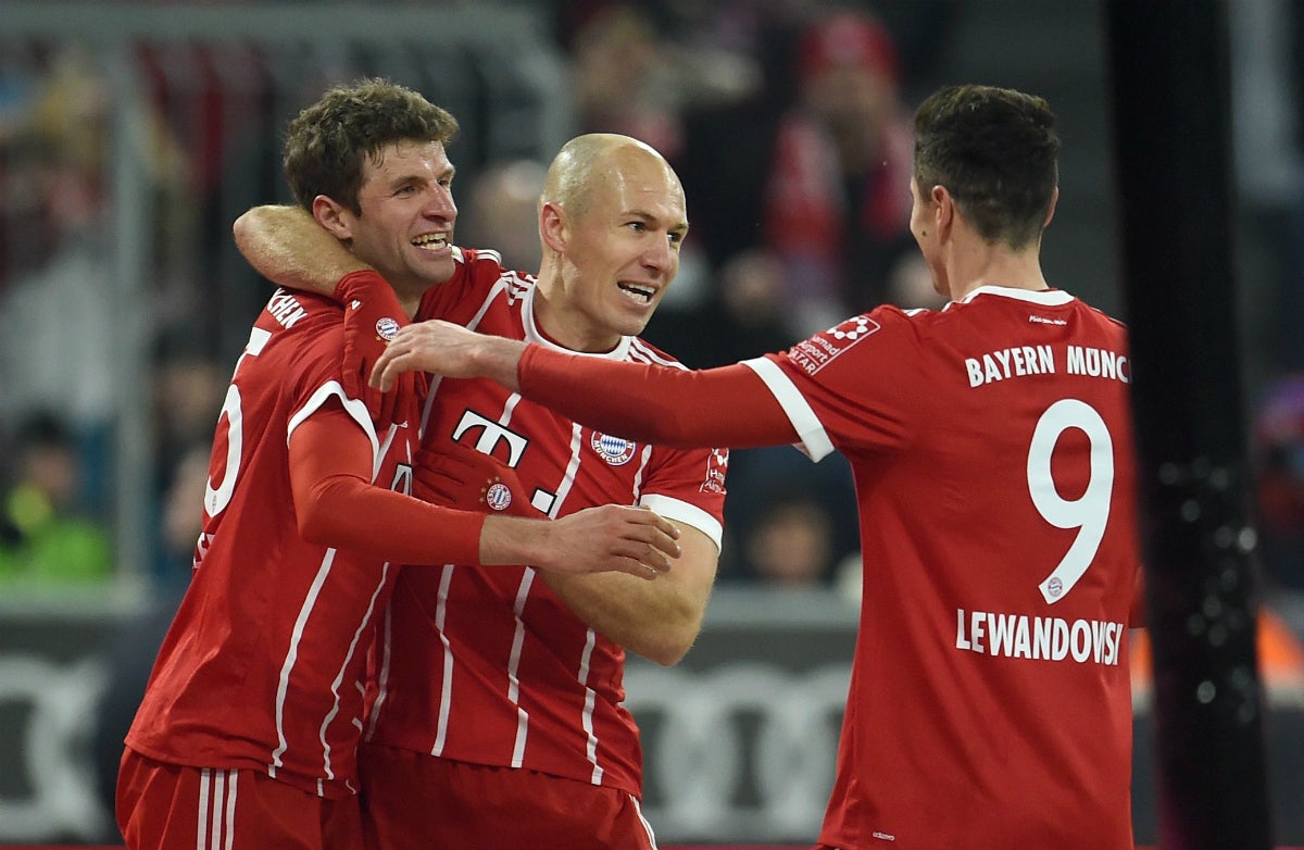 El Bayern de Múnich sigue sin rival y vence a un peleón Schalke El Bayern de Múnich sigue sin rival y vence a un peleón Schalke