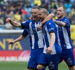 Los jugadores del Alavés celebran uno de los goles ante el Villarreal Los jugadores del Alavés celebran uno de los goles ante el Villarreal