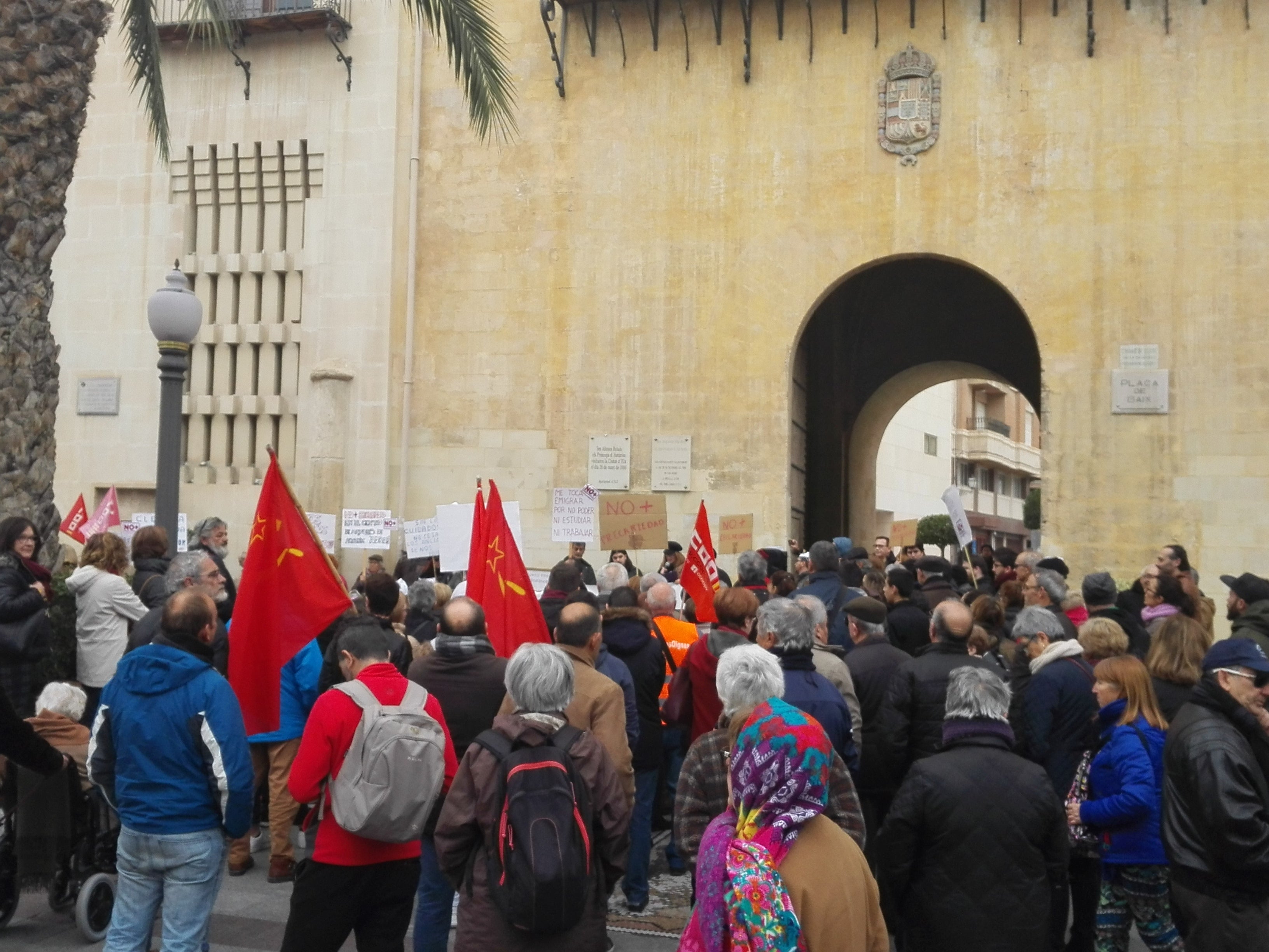 Colectivos de Elche se movilizan contra la precariedad laboral Colectivos de Elche se movilizan contra la precariedad laboral