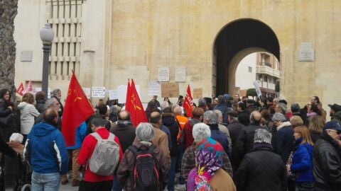 Concentracion contra la precariedad laboral en Elche