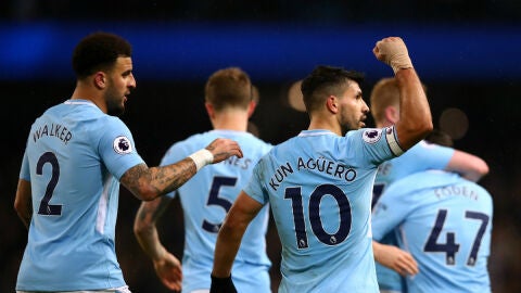 Ag&uuml;ero celebra un gol con el City