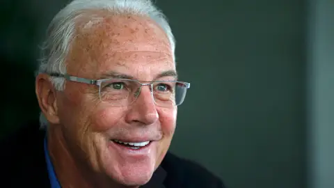 Beckhenbauer sonríe durante un acto Beckhenbauer sonríe durante un acto