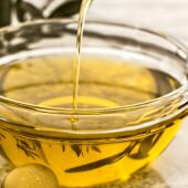 Descubren que algunos compuestos del aceite de oliva atacan a las células tumorales