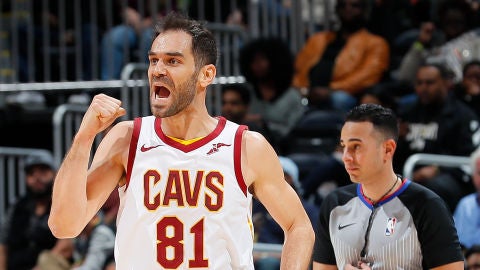 Calder&oacute;n celebra una canasta ante los Hawks