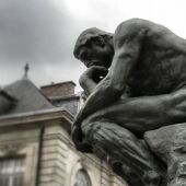 El Pensador de Rodin es una de las representaciones más populares de la reflexión_643x397