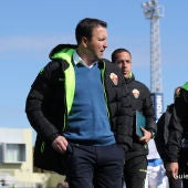 Josico se dirige al banquillo del Elche en el partido ante el Atlético Baleares.