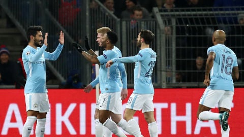 Los jugadores del Manchester City celebran uno de sus goles contra el Basilea