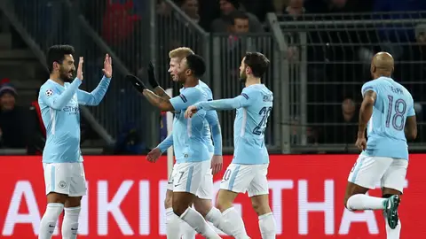 Los jugadores del Manchester City celebran uno de sus goles contra el Basilea Los jugadores del Manchester City celebran uno de sus goles contra el Basilea