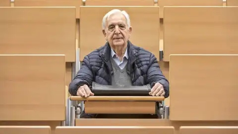 Miguel Castillo, el anciano de 80 años que se va de erasmus a Verona. Miguel Castillo, el anciano de 80 años que se va de erasmus a Verona.