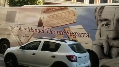Bibliobús Manuel V. Segarra Recorriendo las calles de Elche