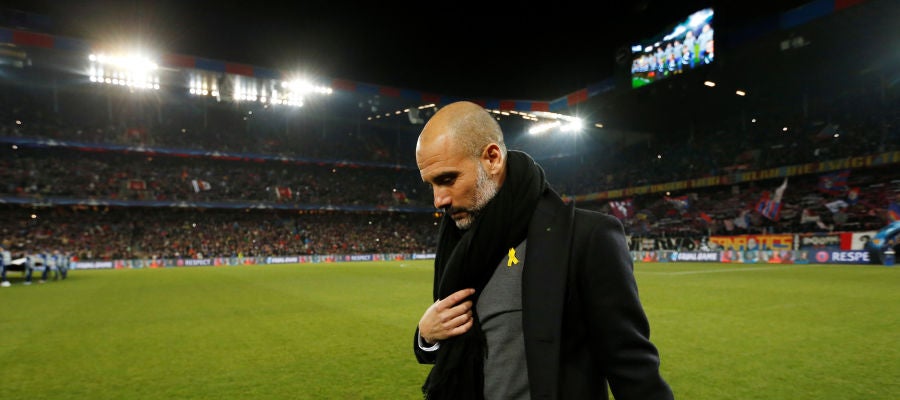 Guardiola, durante el partido contra el Basilea Guardiola, durante el partido contra el Basilea