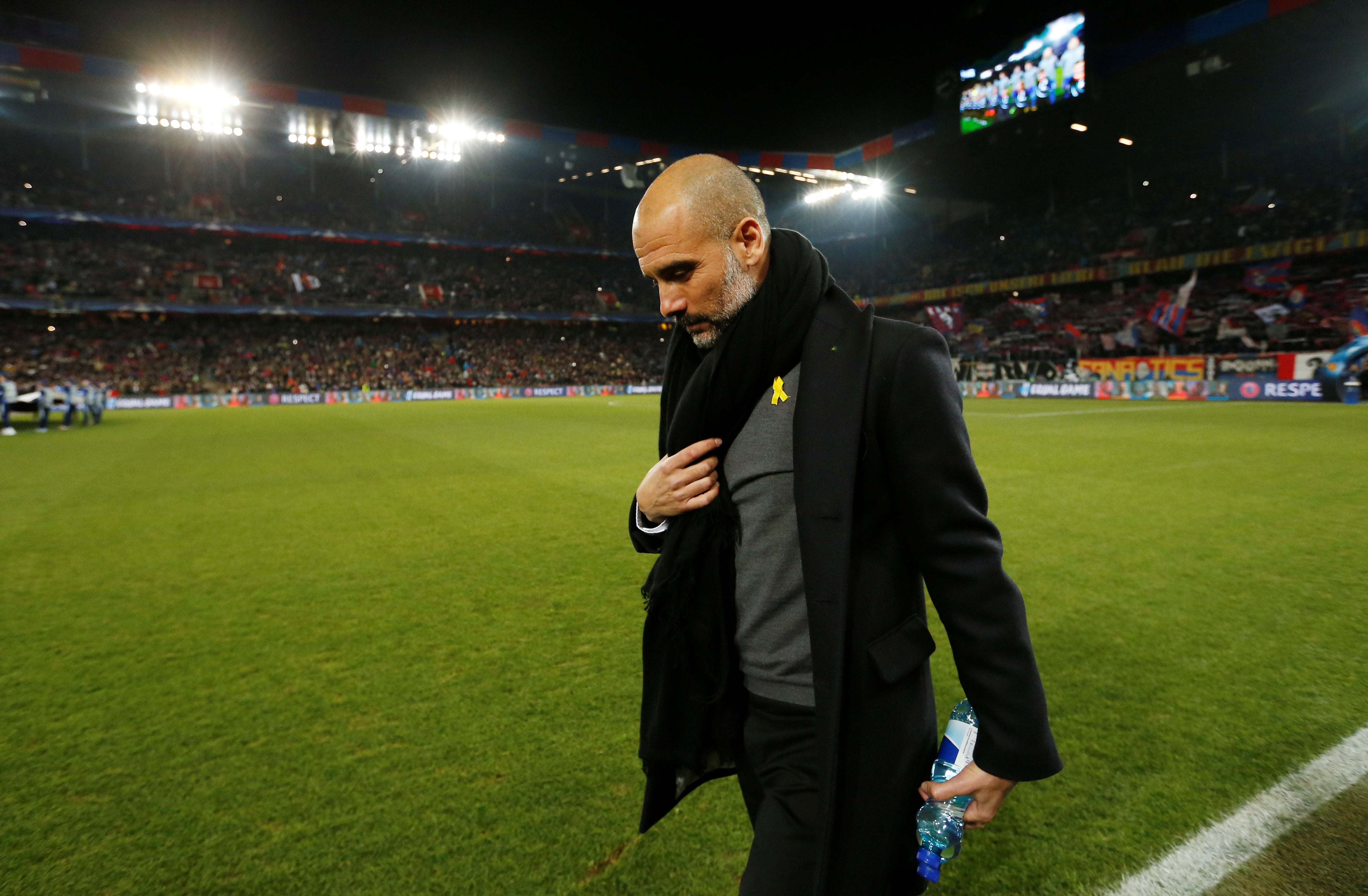 El presidente de la Federación Inglesa compara el lazo amarillo de Guardiola con la esvástica y con simbología de Daesh El presidente de la Federación Inglesa compara el lazo amarillo de Guardiola con la esvástica y con simbología de Daesh