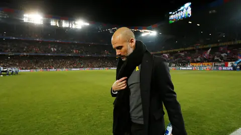 Guardiola, durante el partido contra el Basilea Guardiola, durante el partido contra el Basilea
