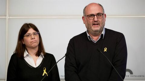 Los diputados de JxCat, Eduard Pujol (d) y Gemma Geis (i)