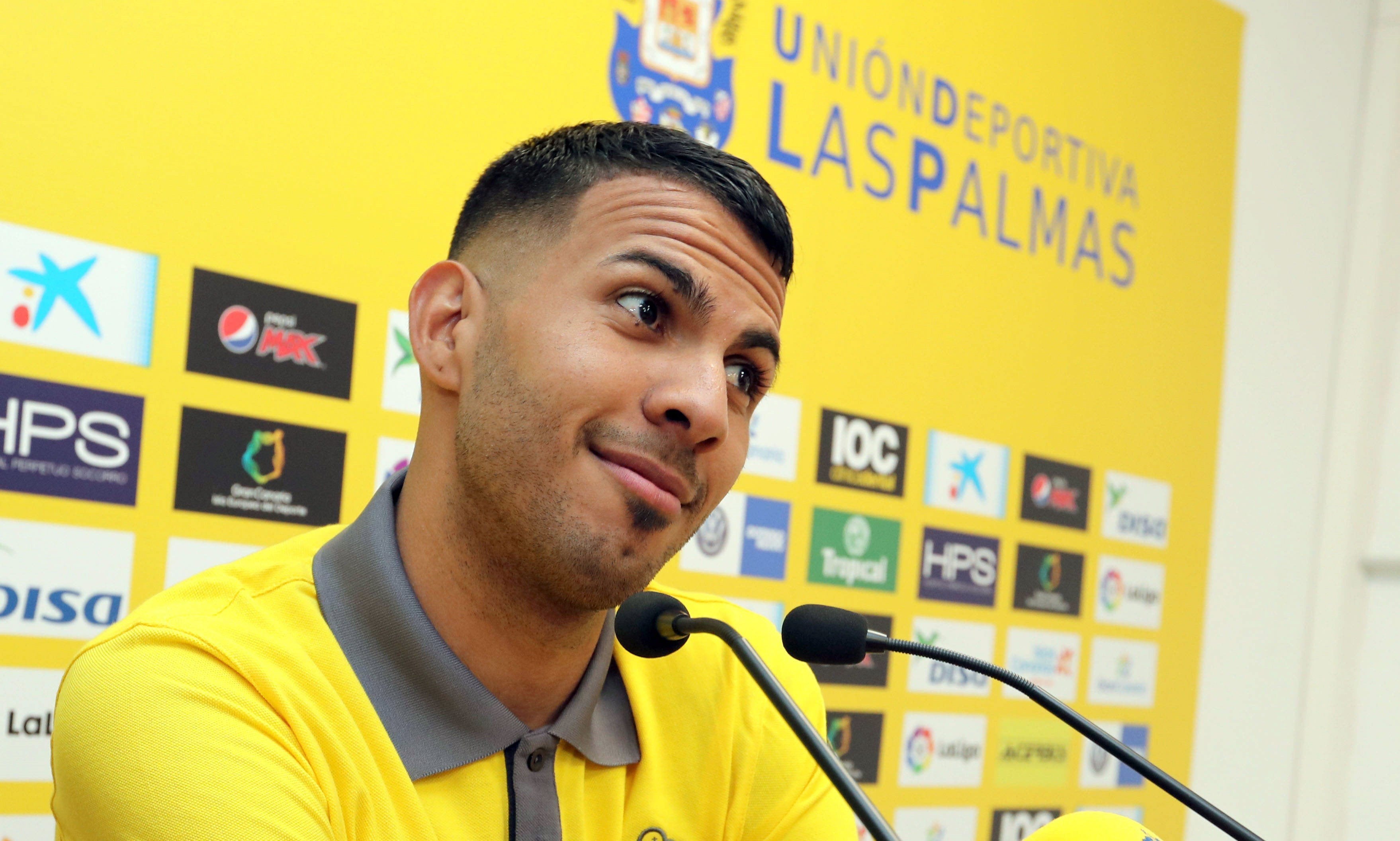 Jonathan Viera, sobre la oferta del Beijing Guoan: "Tengo un cacao en la cabeza..." Jonathan Viera, sobre la oferta del Beijing Guoan: "Tengo un cacao en la cabeza..."