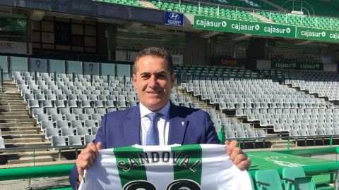 El entrenador del C&oacute;rdoba CF, Jos&eacute; Ram&oacute;n Sandoval. 