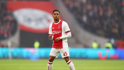 Justin Kluivert, durante un partido con el Ajax