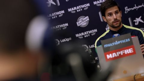 Adri&aacute;n Gonz&aacute;lez, jugador del M&aacute;laga, en rueda de prensa