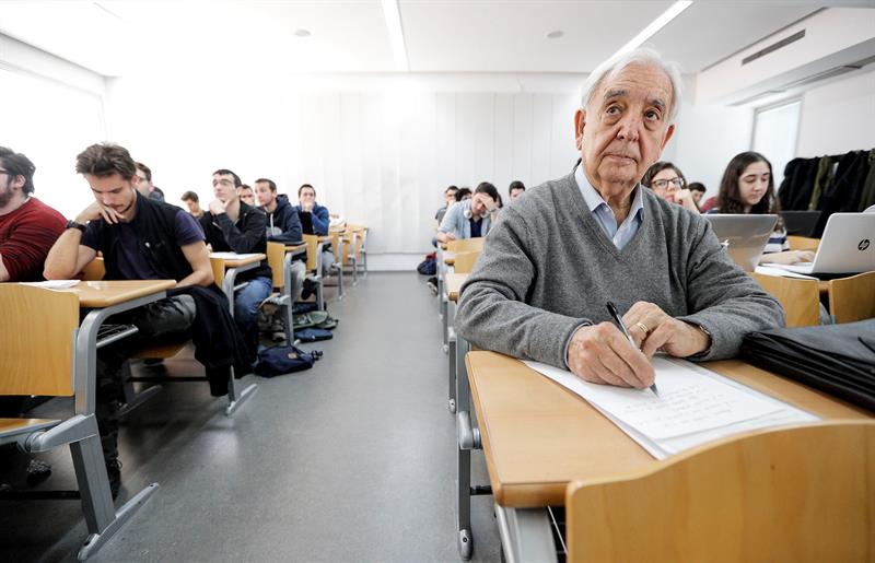 Miguel Castillo, Erasmus a los 80 años: “Me considero uno más, con las limitaciones de mi edad” Miguel Castillo, Erasmus a los 80 años: “Me considero uno más, con las limitaciones de mi edad”