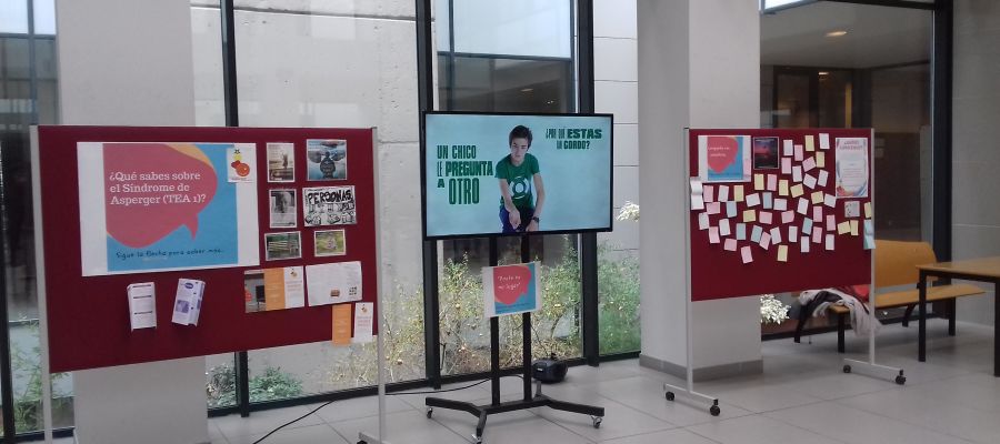 La exposición puede visitarse en el vestíbulo de la Facultad de Ciencias Sociales de la UJI. La exposición puede visitarse en el vestíbulo de la Facultad de Ciencias Sociales de la UJI.