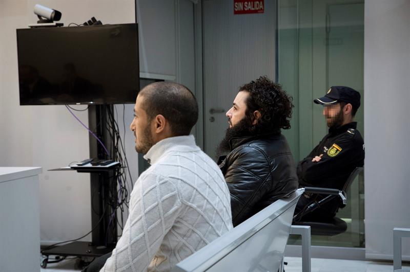 El presunto yihadista que radicalizó a una skin dice no recordar haber compartido vídeos de la Yihad porque fumaba porros El presunto yihadista que radicalizó a una skin dice no recordar haber compartido vídeos de la Yihad porque fumaba porros