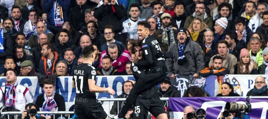 Neymar y Rabiot celebran el 0-1 en el Santiago Bernabéu Neymar y Rabiot celebran el 0-1 en el Santiago Bernabéu