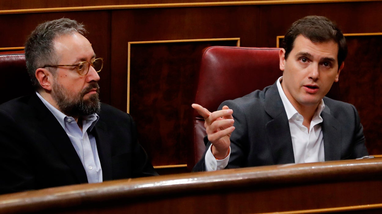 Rivera avisa a Rajoy que "si miente a los españoles" su acuerdo no continuará Rivera avisa a Rajoy que "si miente a los españoles" su acuerdo no continuará