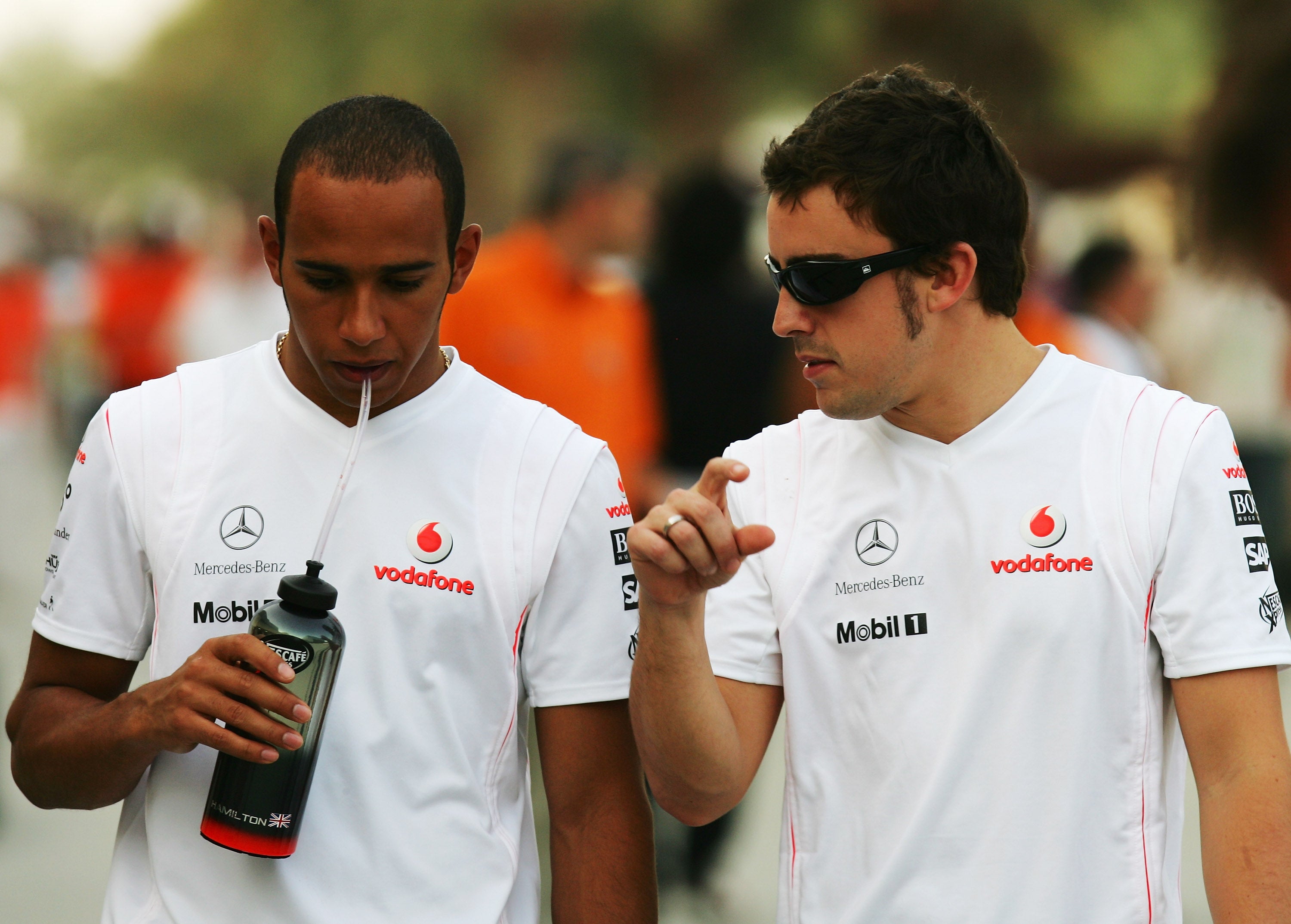 Un mecánico de McLaren desvela lo ocurrido en 2007: "Dennis prefería la victoria de Hamilton, Alonso tenía razón" Un mecánico de McLaren desvela lo ocurrido en 2007: "Dennis prefería la victoria de Hamilton, Alonso tenía razón"
