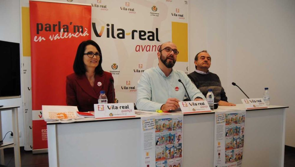 El regidor de Normalització Lingüística Santi Cortells ha presentat la vintena edició del Voluntariat pel Valencià amb l´assocciació Cultural Socarrats. 