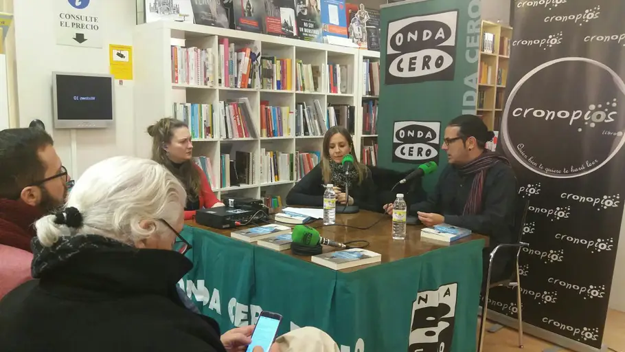 José Edelstein presenta "Einstein para perplejos" Onda Cero Pontevedra presenta en Cronopios nuestro primer espacio sobre física teorica.