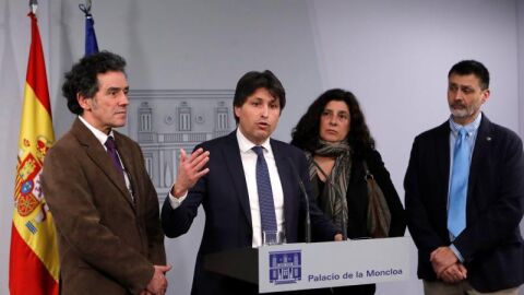 El presidente de Sociedad Civil Catalana, Jos&eacute; Rosi&ntilde;ol, en rueda de prensa tras su reuni&oacute;n en Moncloa con Mariano Rajoy