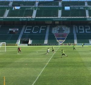 Imagen del entrenamiento del Elche CF celebrado en el estadio Martínez Valero. Imagen del entrenamiento del Elche CF celebrado en el estadio Martínez Valero.