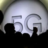 Cartel que anuncia la nueva tecnología 5G en el Mobile World Congress (MWC) Cartel que anuncia la nueva tecnología 5G en el Mobile World Congress (MWC)