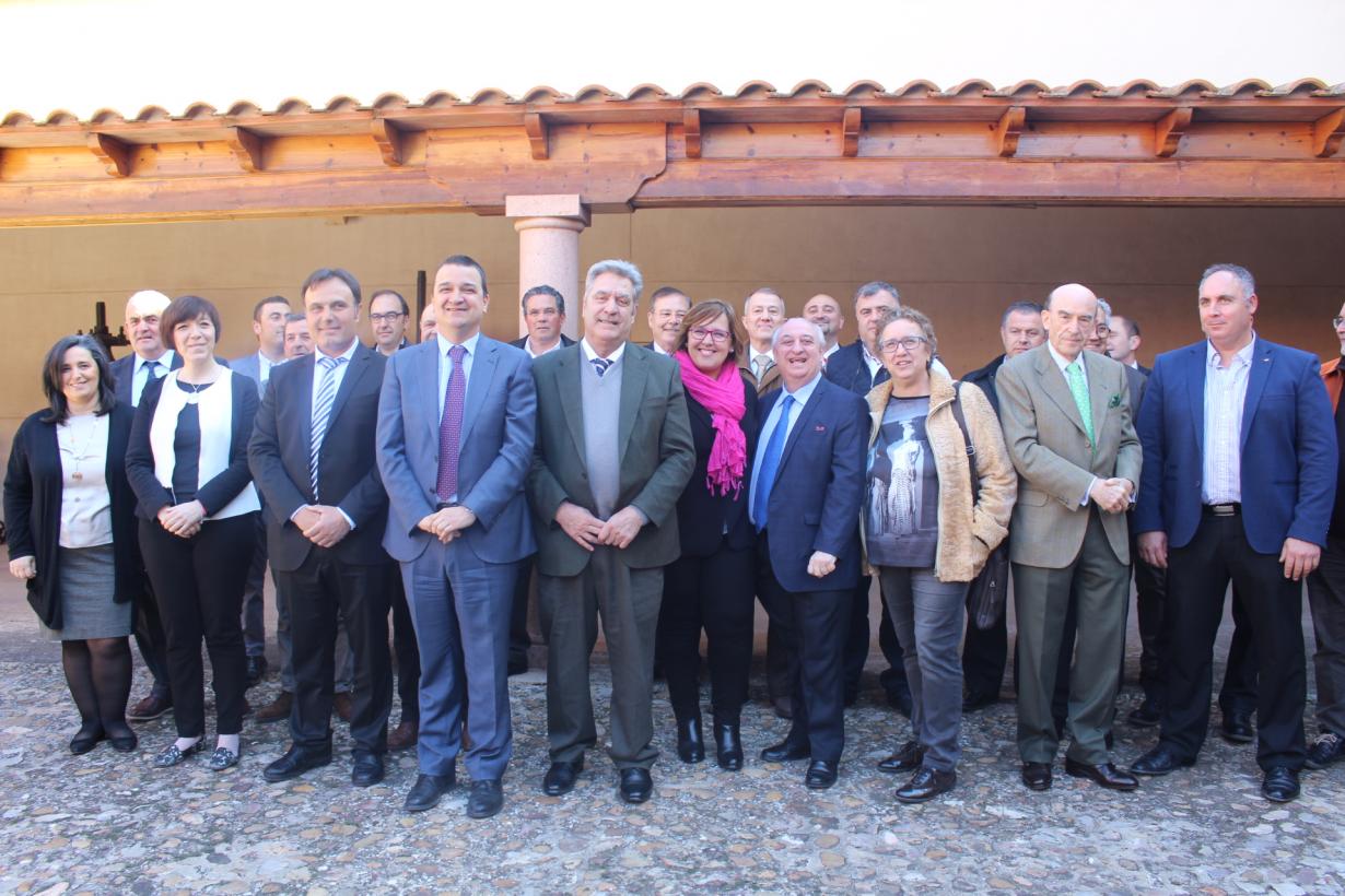 Martínez Arroyo compromete el apoyo de la Junta a la DO La Mancha, la mayor de España Martínez Arroyo compromete el apoyo de la Junta a la DO La Mancha, la mayor de España