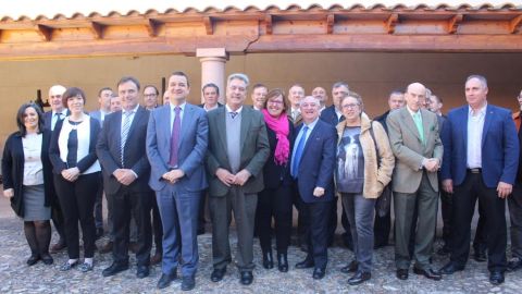 El Conserjo de Agricultura y miembros de la DO La Mancha