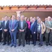 El Conserjo de Agricultura y miembros de la DO La Mancha