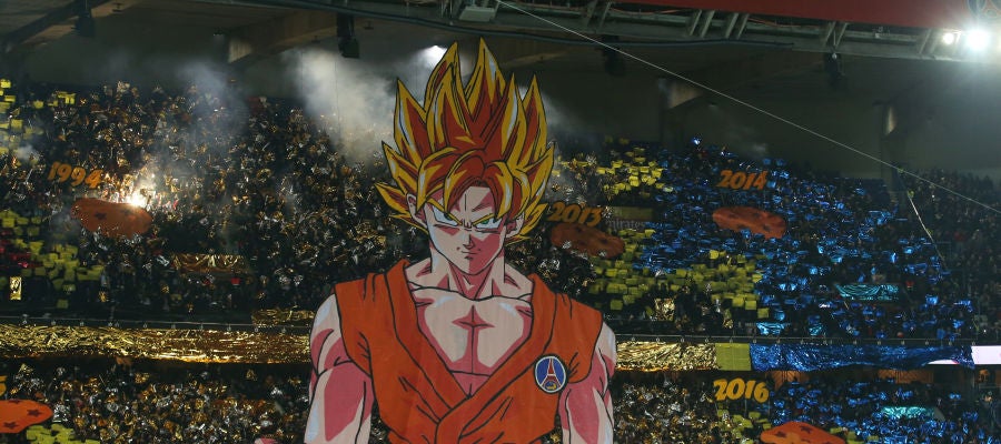 Goku, en la grada del PSG Goku, en la grada del PSG